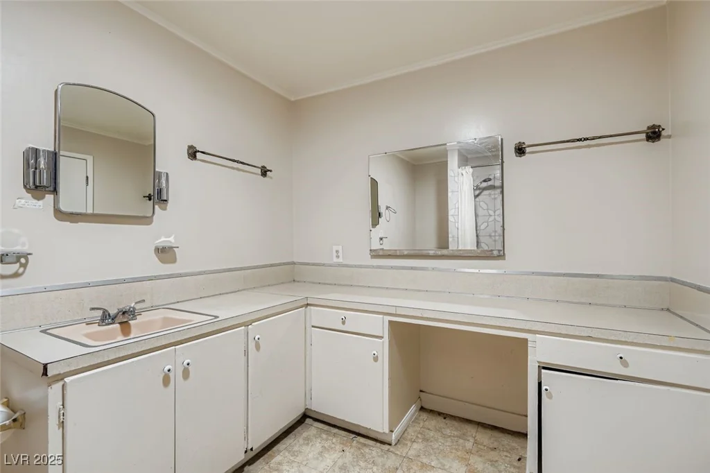 1233 Comstock, Las Vegas, NV 89106