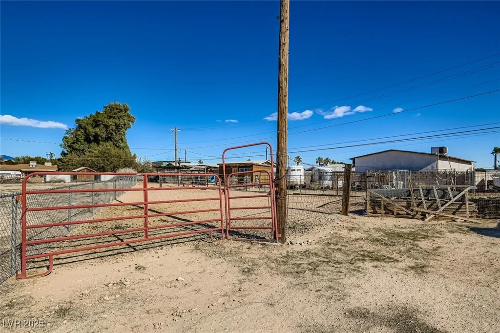 1233 Comstock, Las Vegas, NV 89106