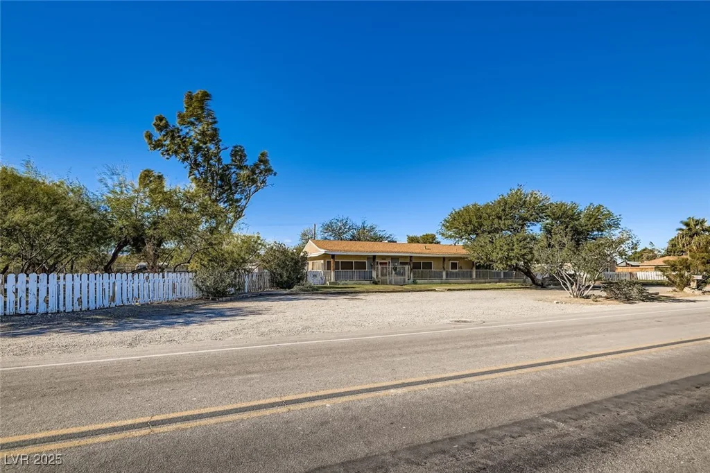 1233 Comstock, Las Vegas, NV 89106