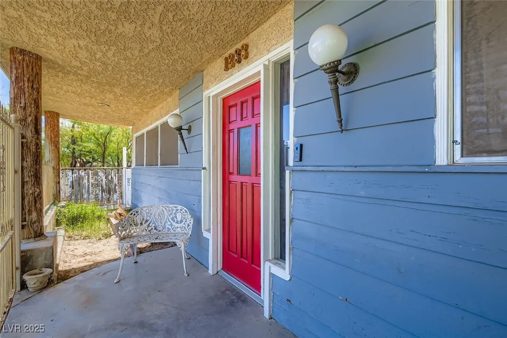 1233 Comstock, Las Vegas, NV 89106