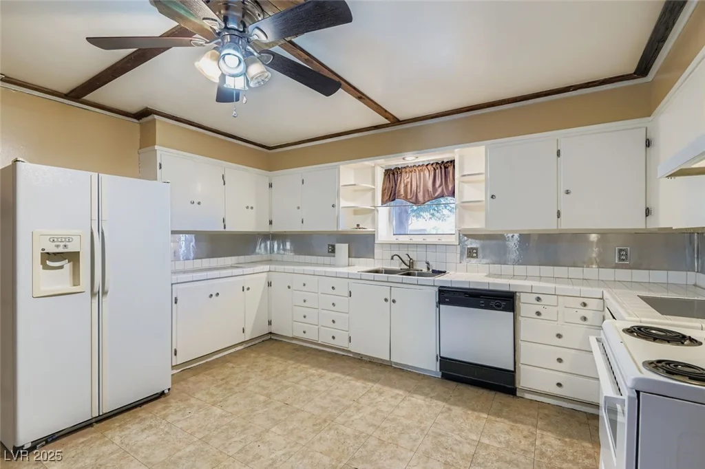 1233 Comstock, Las Vegas, NV 89106