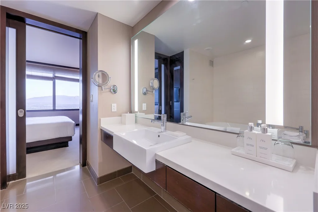 2600 Harmon, Las Vegas, NV 89158
