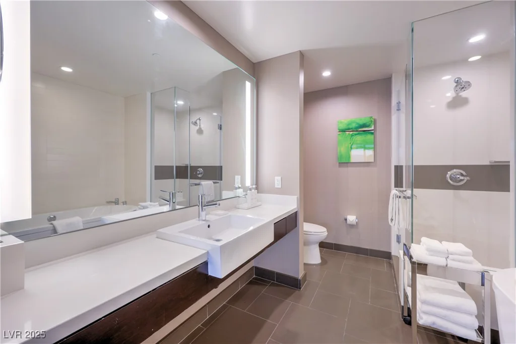 2600 Harmon, Las Vegas, NV 89158