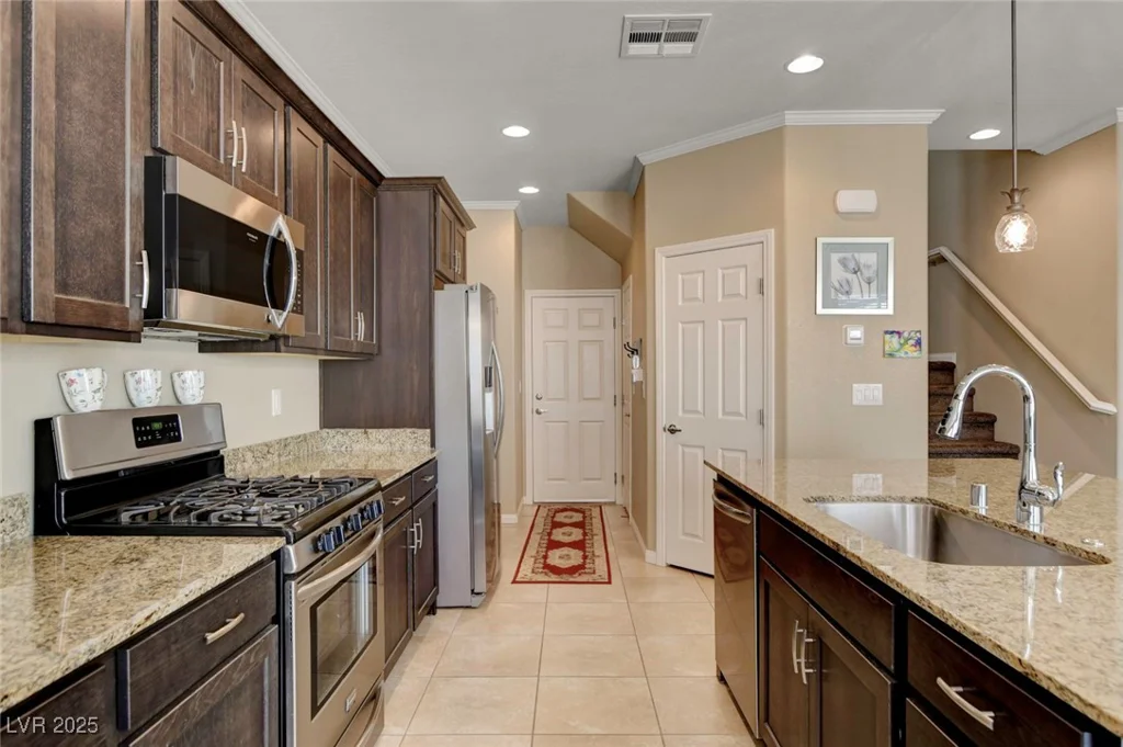 6630 Rocky Reef, Las Vegas, NV 89149