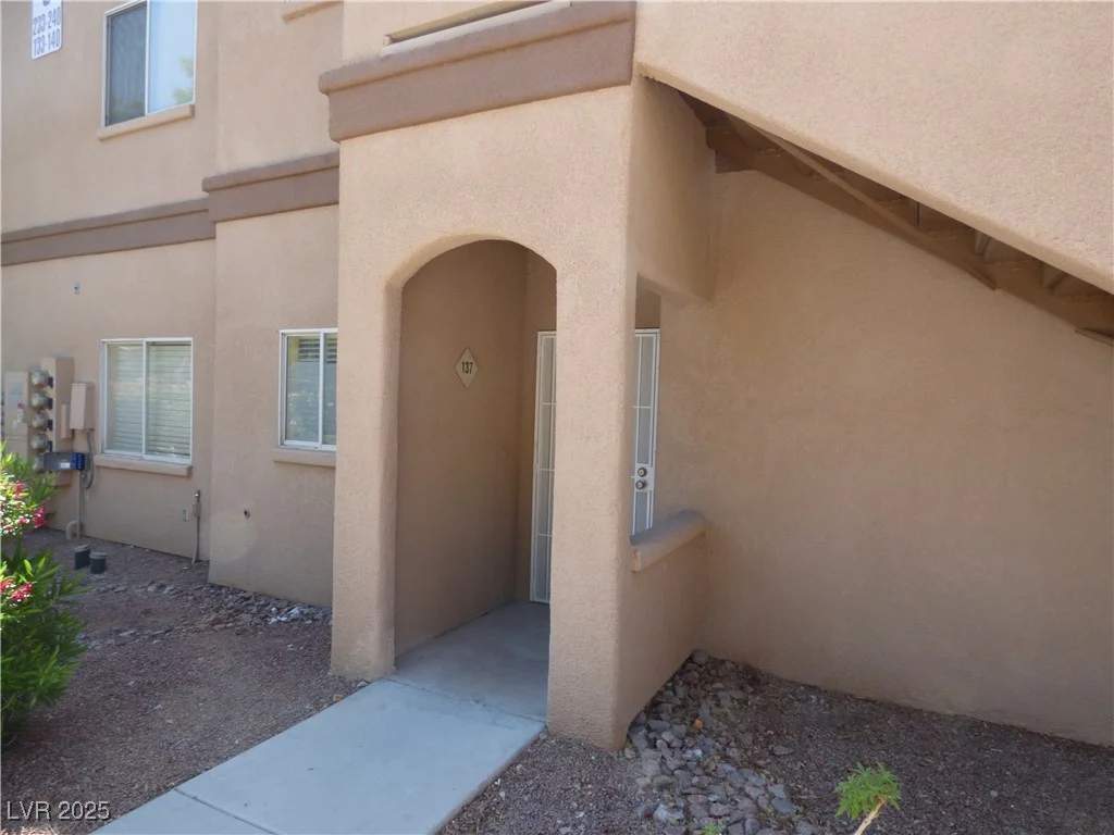 5751 Hacienda, Las Vegas, NV 89122