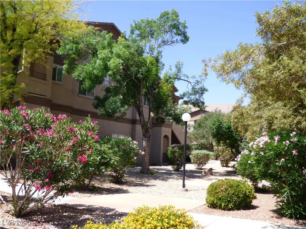 5751 Hacienda, Las Vegas, NV 89122