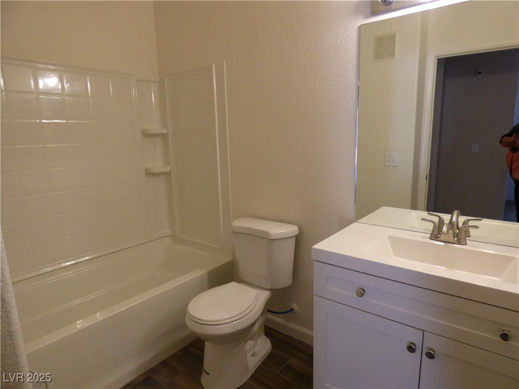 5751 Hacienda, Las Vegas, NV 89122