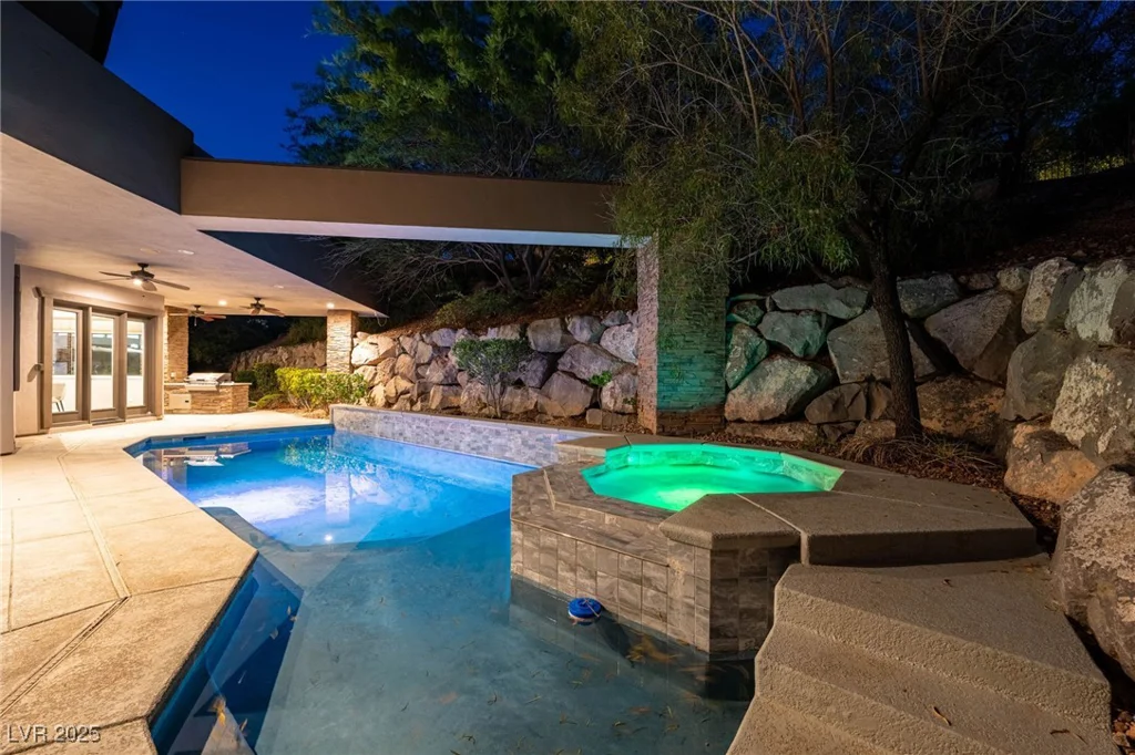 29 Soaring Bird, Las Vegas, NV 89135