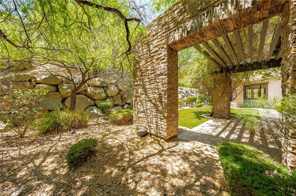 29 Soaring Bird, Las Vegas, NV 89135