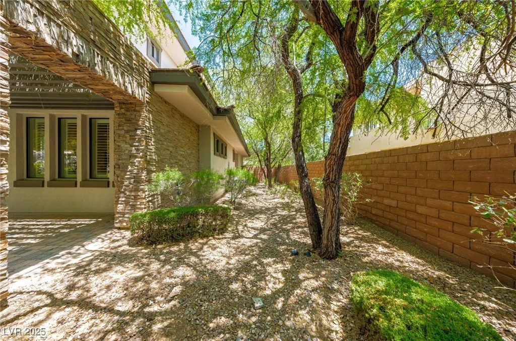 29 Soaring Bird, Las Vegas, NV 89135