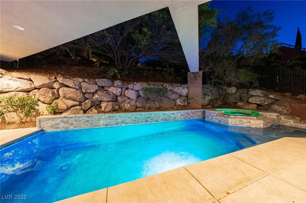 29 Soaring Bird, Las Vegas, NV 89135