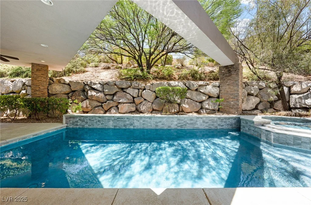 29 Soaring Bird, Las Vegas, NV 89135