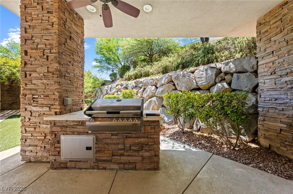 29 Soaring Bird, Las Vegas, NV 89135