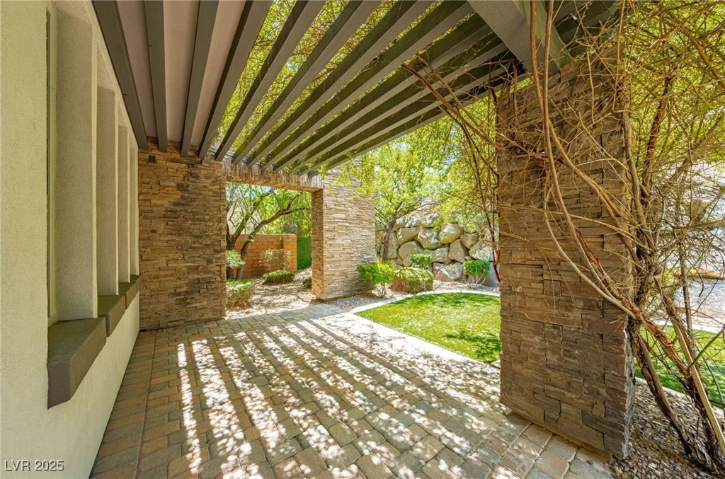 29 Soaring Bird, Las Vegas, NV 89135