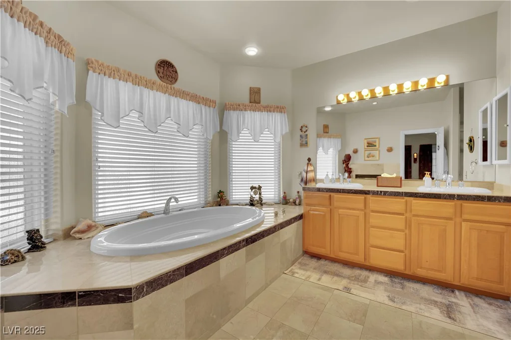 8016 Golfers Oasis, Las Vegas, NV 89149