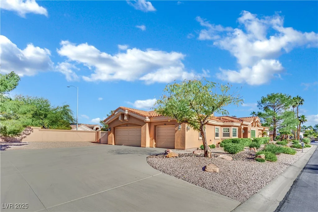 8016 Golfers Oasis, Las Vegas, NV 89149