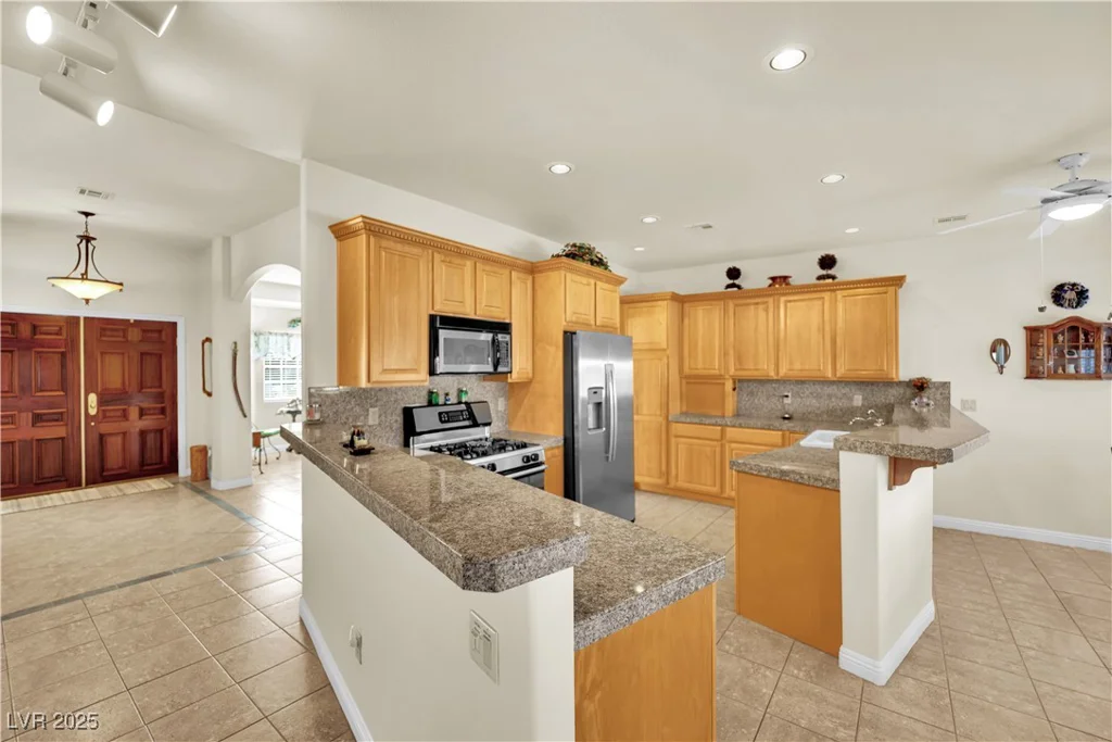 8016 Golfers Oasis, Las Vegas, NV 89149