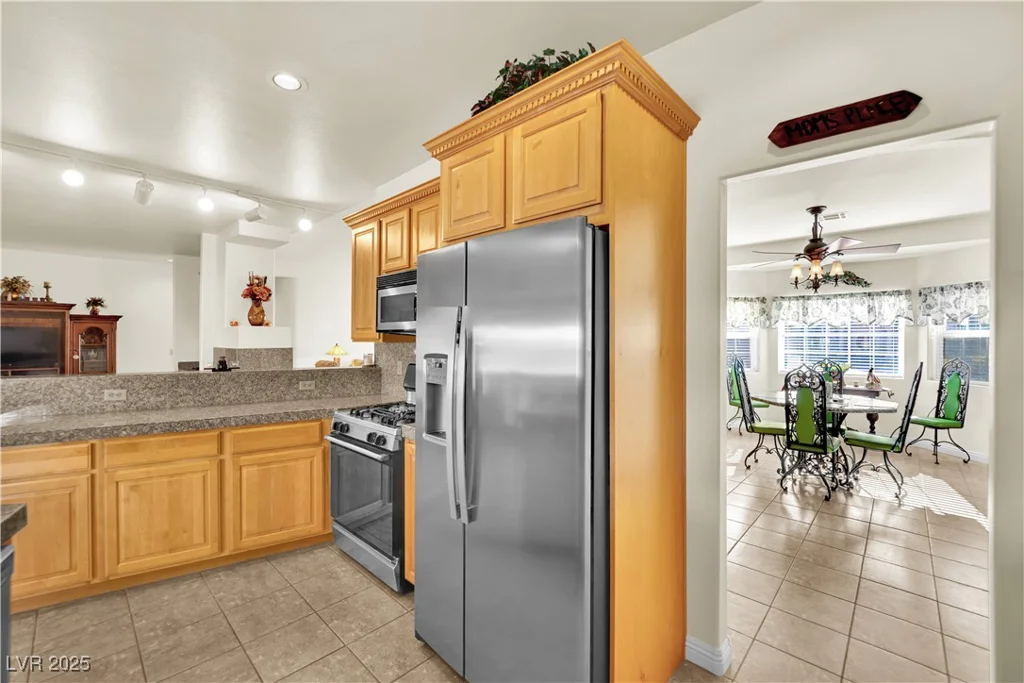8016 Golfers Oasis, Las Vegas, NV 89149