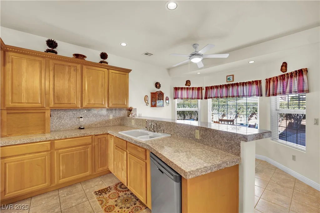 8016 Golfers Oasis, Las Vegas, NV 89149