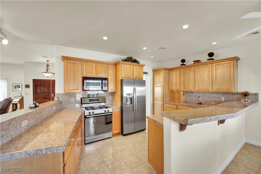 8016 Golfers Oasis, Las Vegas, NV 89149