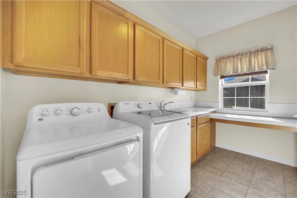 8016 Golfers Oasis, Las Vegas, NV 89149