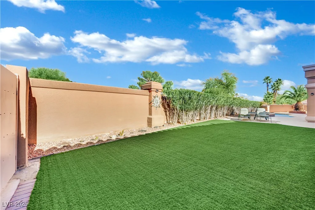 8016 Golfers Oasis, Las Vegas, NV 89149