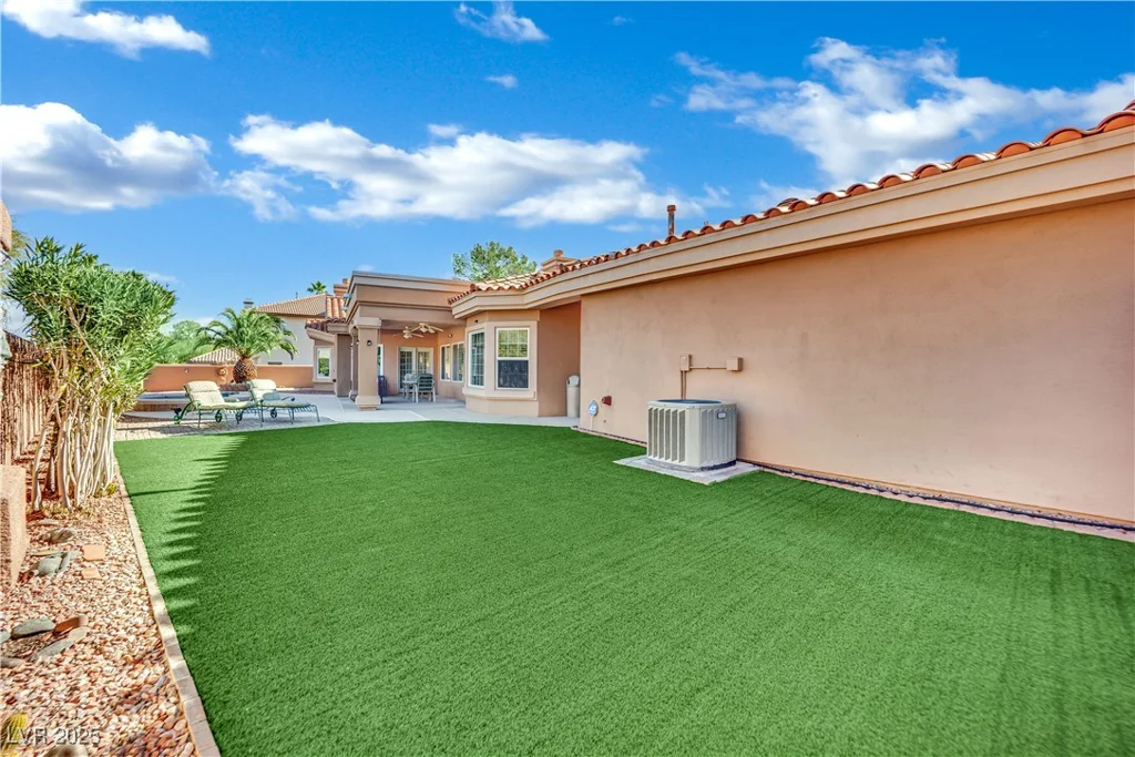 8016 Golfers Oasis, Las Vegas, NV 89149