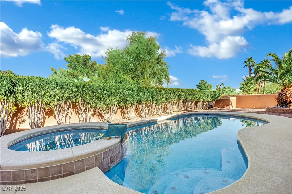 8016 Golfers Oasis, Las Vegas, NV 89149