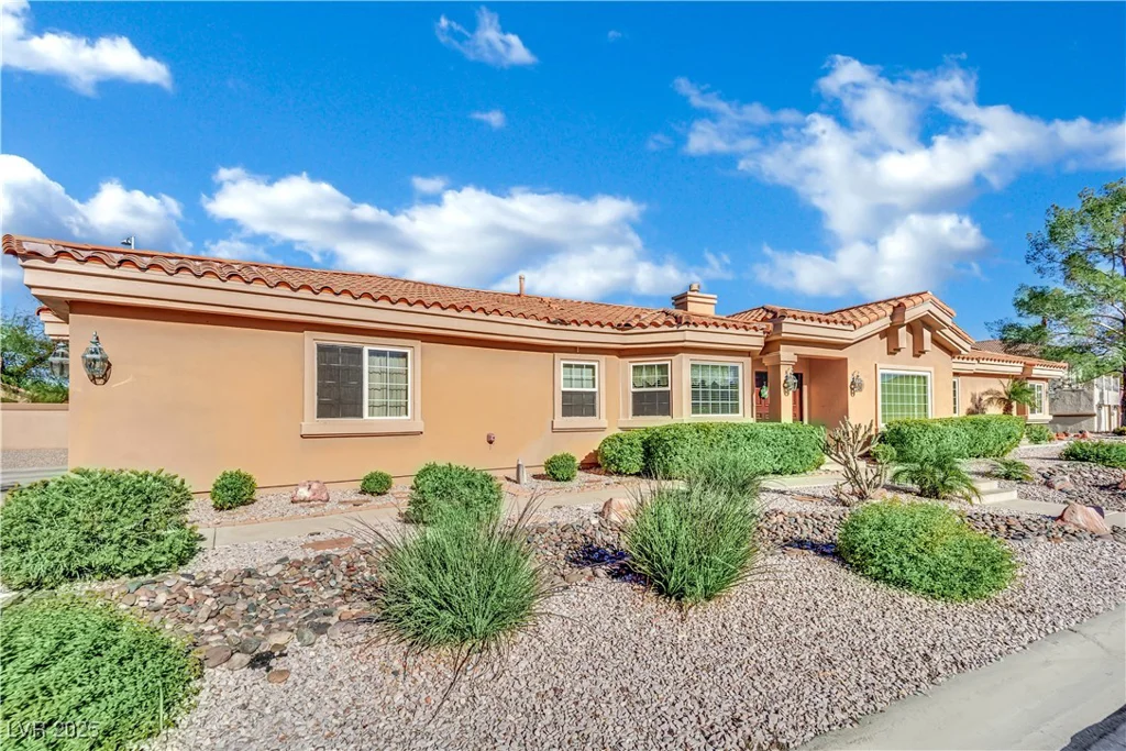8016 Golfers Oasis, Las Vegas, NV 89149