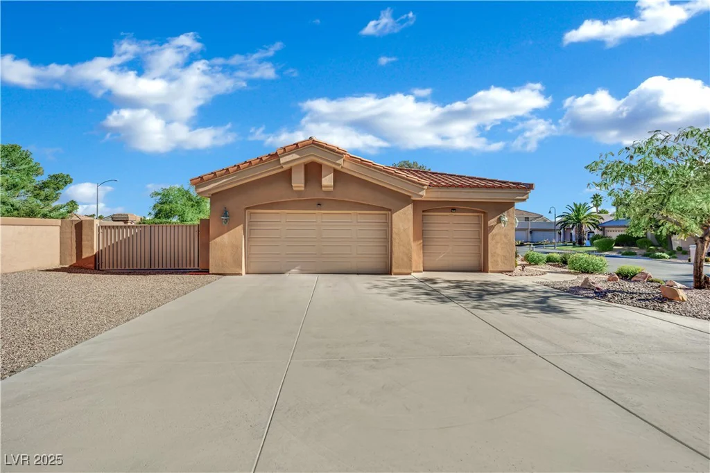 8016 Golfers Oasis, Las Vegas, NV 89149