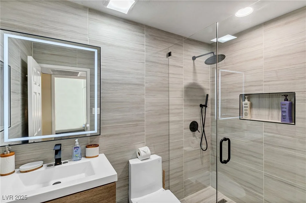 5042 Rainbow, Las Vegas, NV 89118