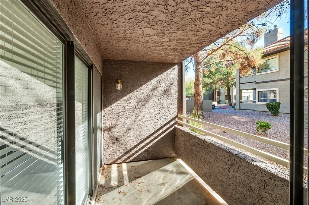 5042 Rainbow, Las Vegas, NV 89118