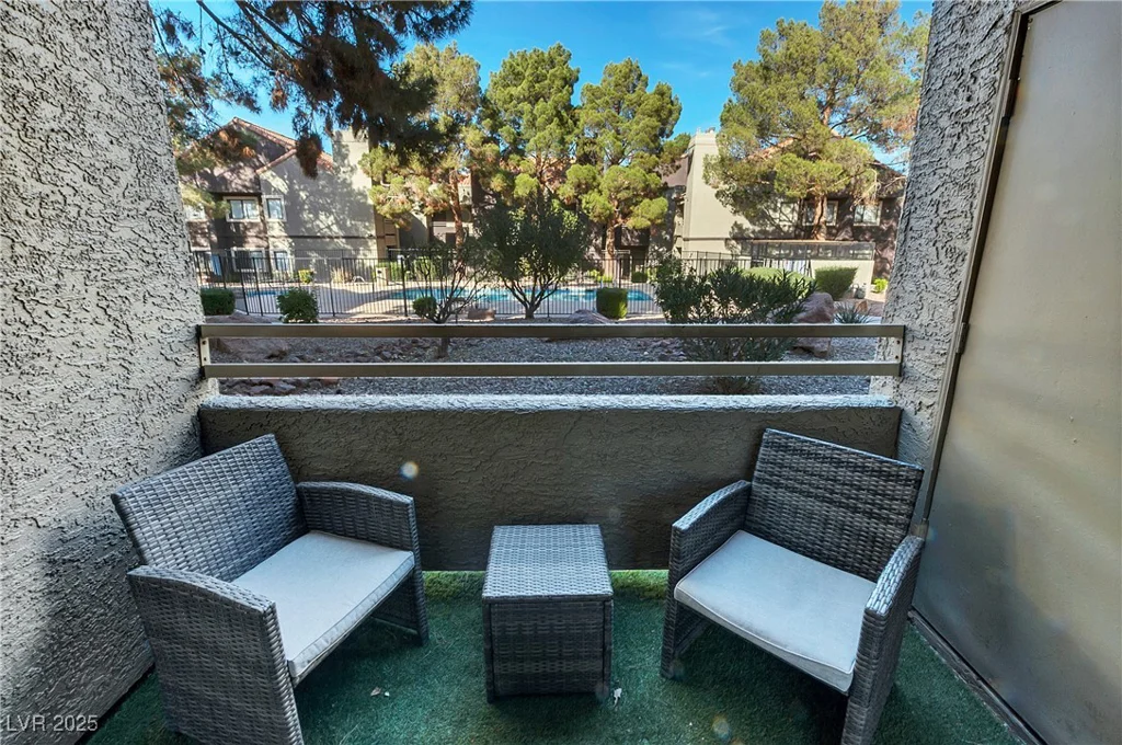 5042 Rainbow, Las Vegas, NV 89118