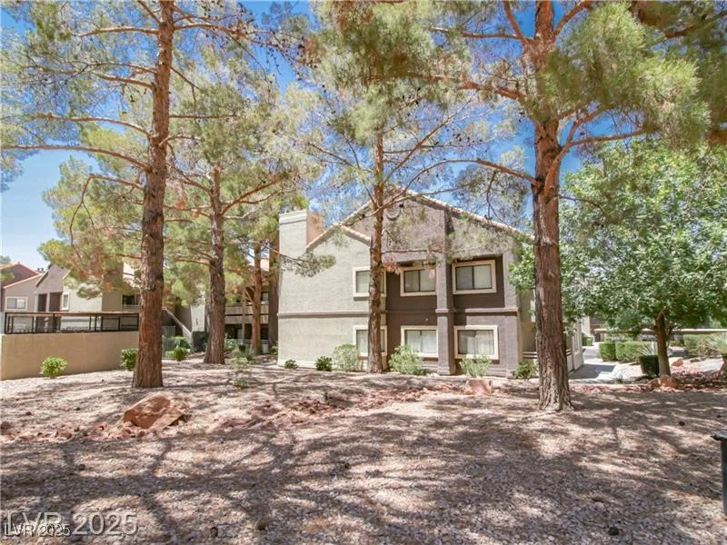 5042 Rainbow, Las Vegas, NV 89118