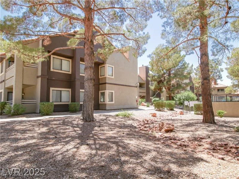 5042 Rainbow, Las Vegas, NV 89118