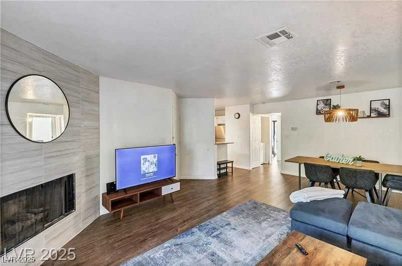 5042 Rainbow, Las Vegas, NV 89118