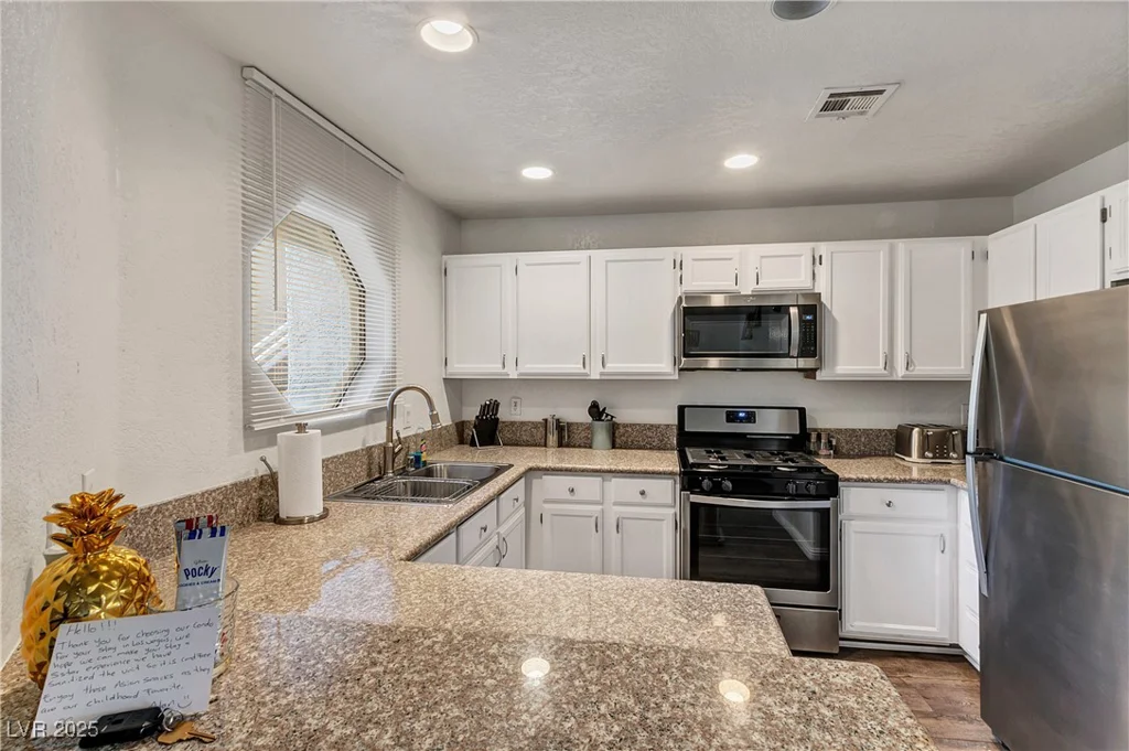 5042 Rainbow, Las Vegas, NV 89118
