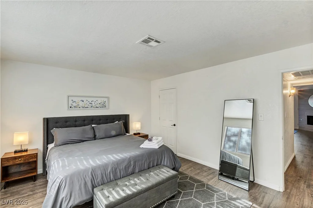 5042 Rainbow, Las Vegas, NV 89118