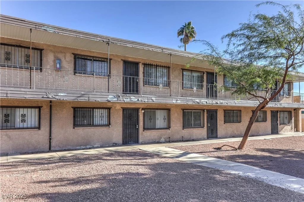 3720 Royal Crest, Las Vegas, NV 89119