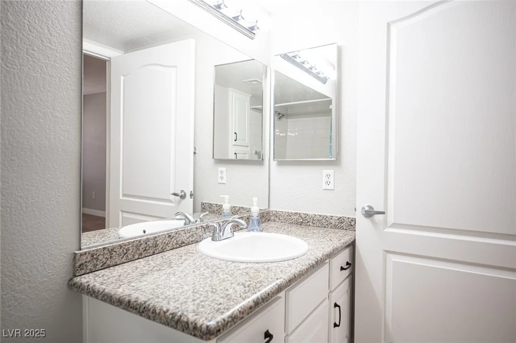 5055 Hacienda, Las Vegas, NV 89118