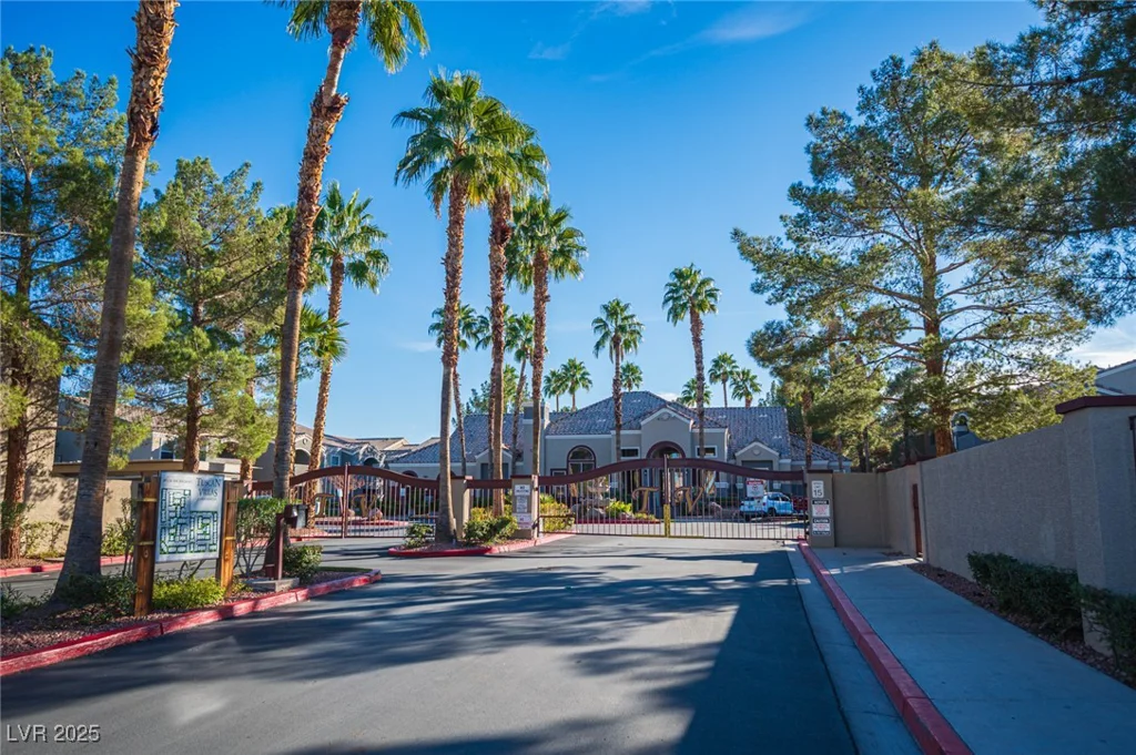 5055 Hacienda, Las Vegas, NV 89118