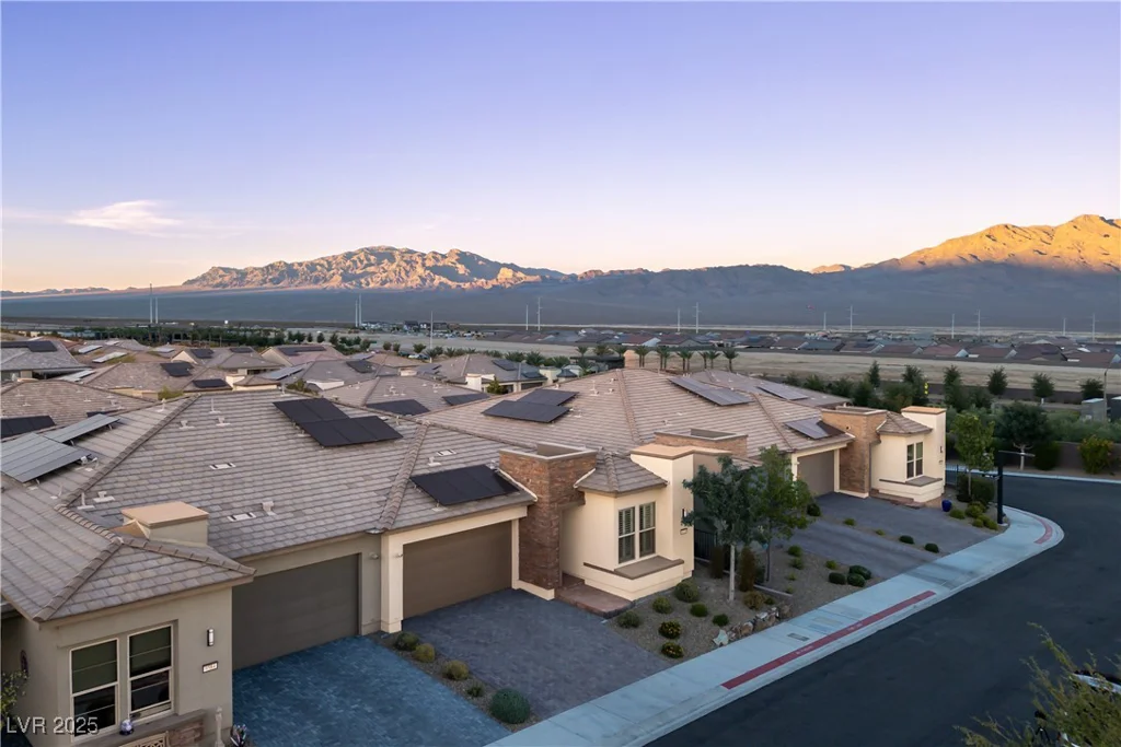 9576 Bloodstone, Las Vegas, NV 89143