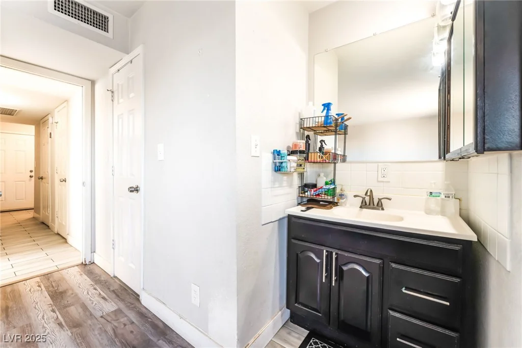 2408 North, North Las Vegas, NV 89030