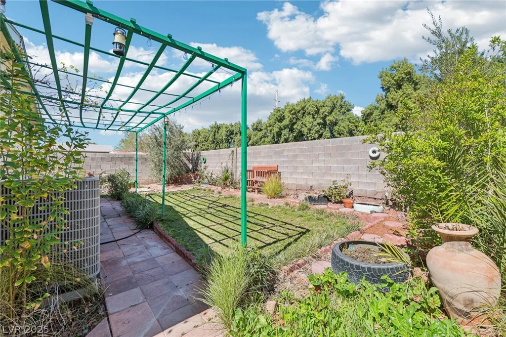 5874 Sassy Rose, Las Vegas, NV 89122