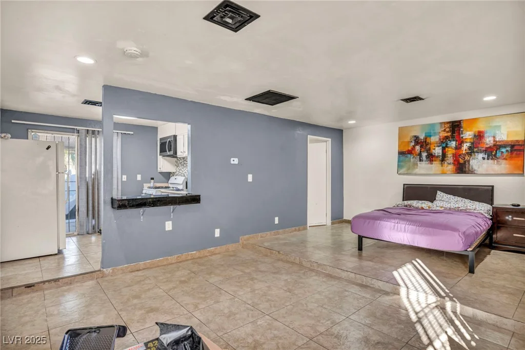 4004 Visby, Las Vegas, NV 89119