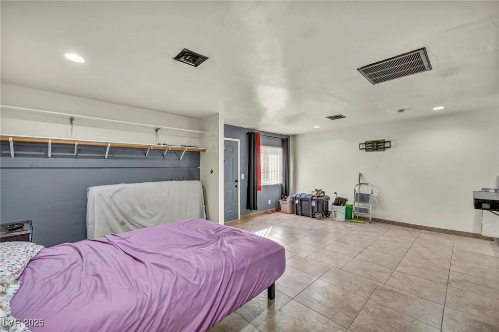4004 Visby, Las Vegas, NV 89119