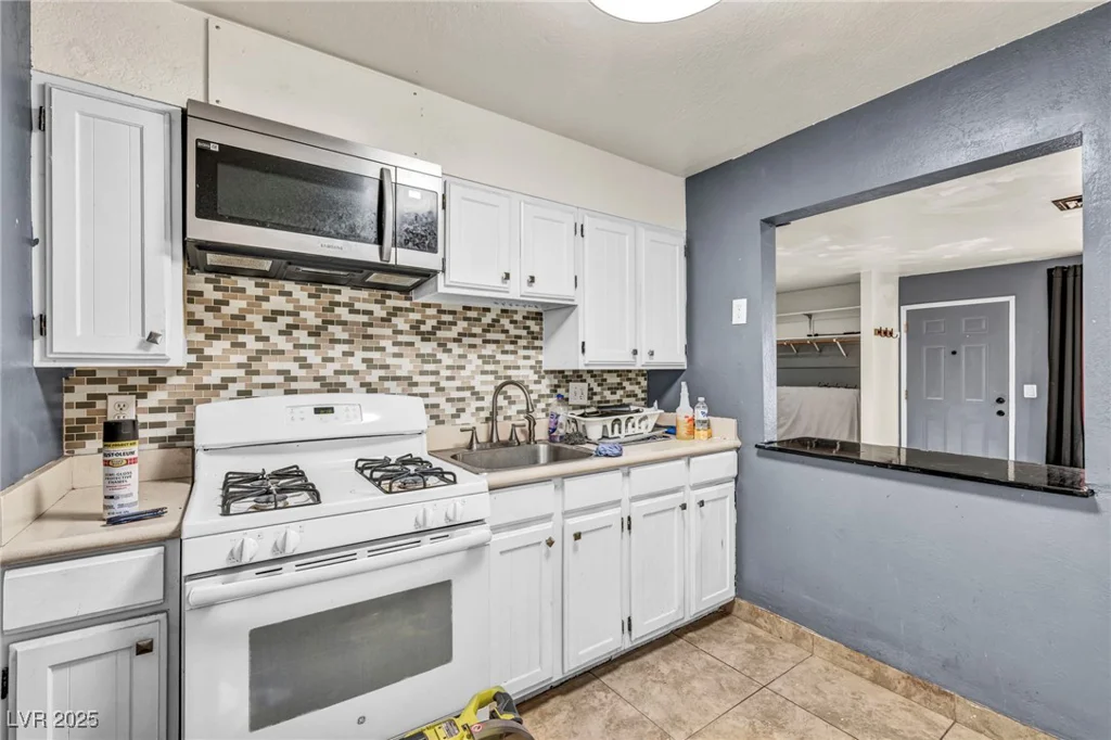 4004 Visby, Las Vegas, NV 89119