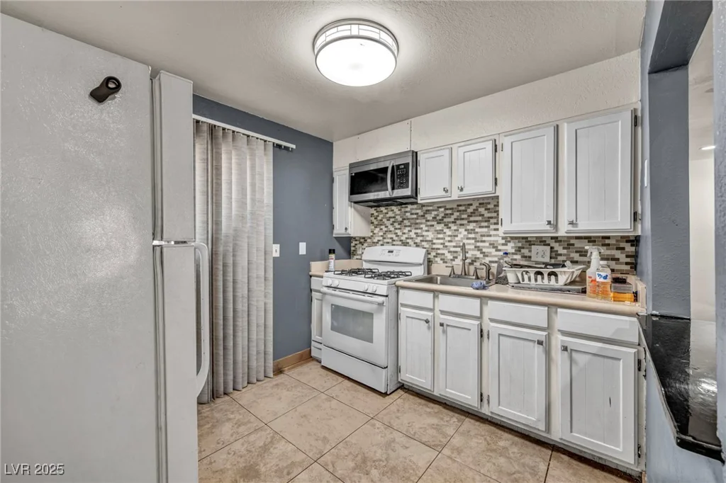 4004 Visby, Las Vegas, NV 89119