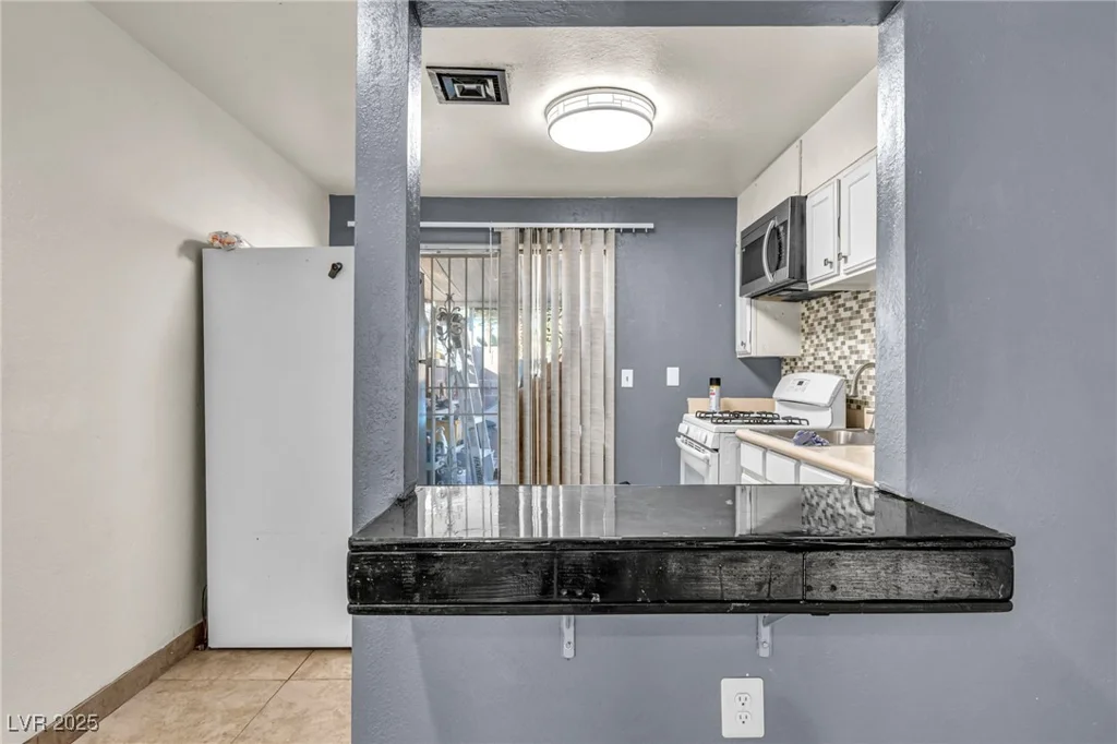 4004 Visby, Las Vegas, NV 89119