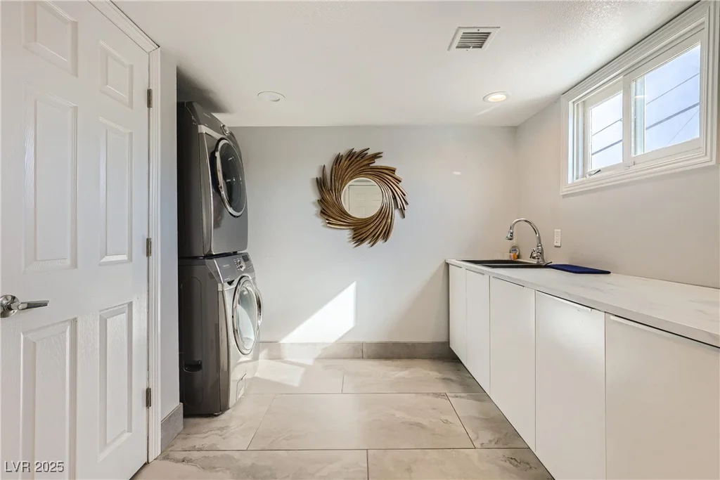 2890 Belcastro, Las Vegas, NV 89117